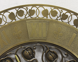 Сувенирные часы с бронзовым литьём
